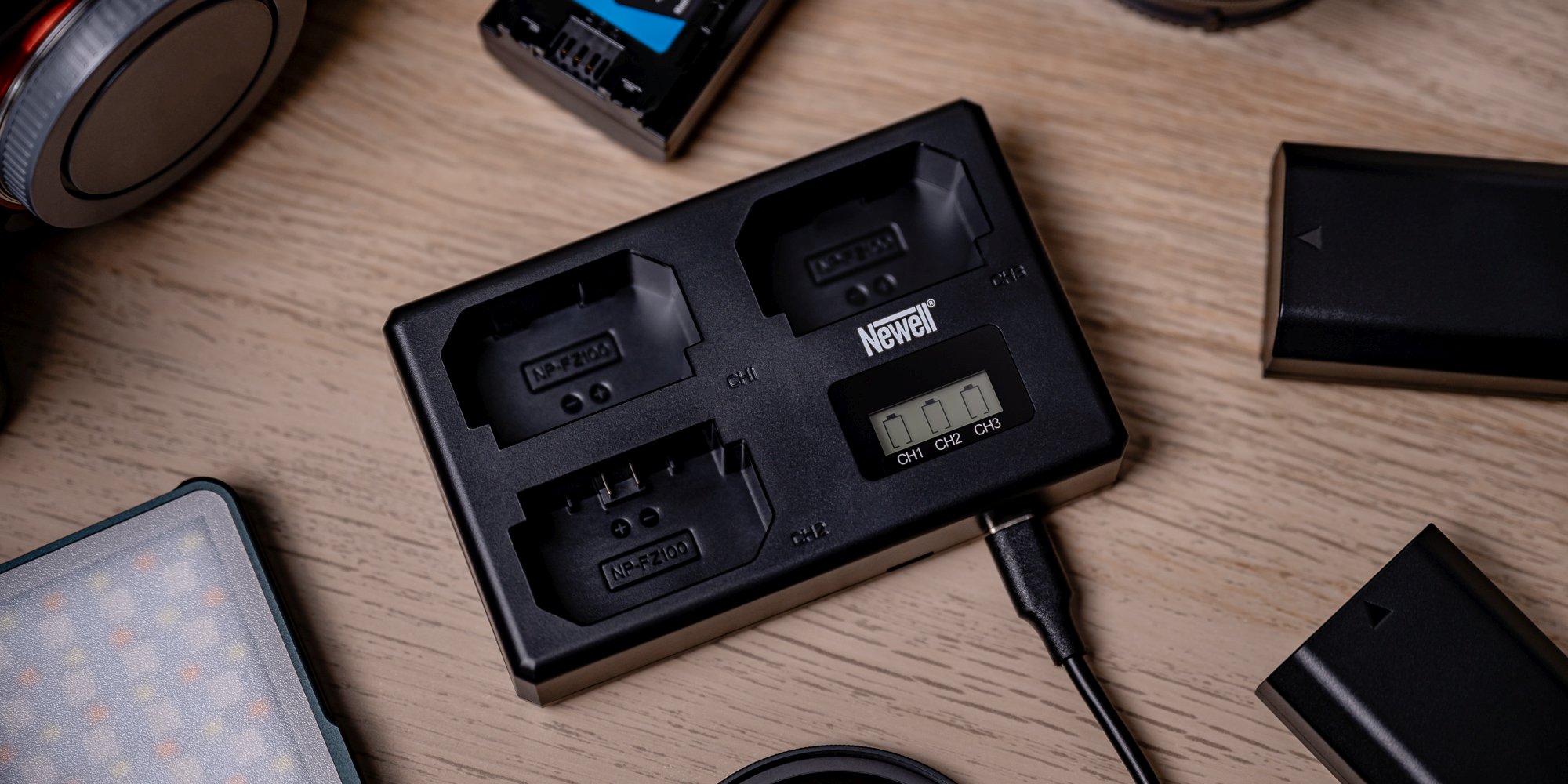 Trojkanálová_nabíječka_Newell_TT-USB-C_pro_NP-FZ100_pro_Sony_4